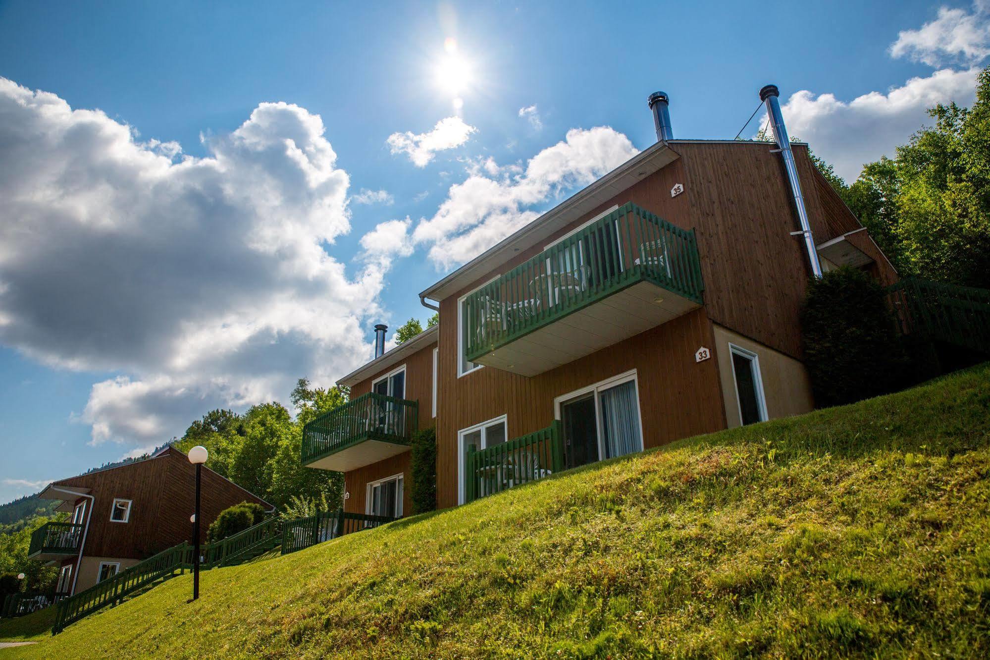Chalets Condos Sur Le Fjord LʼAnse-Saint-Jean Esterno foto