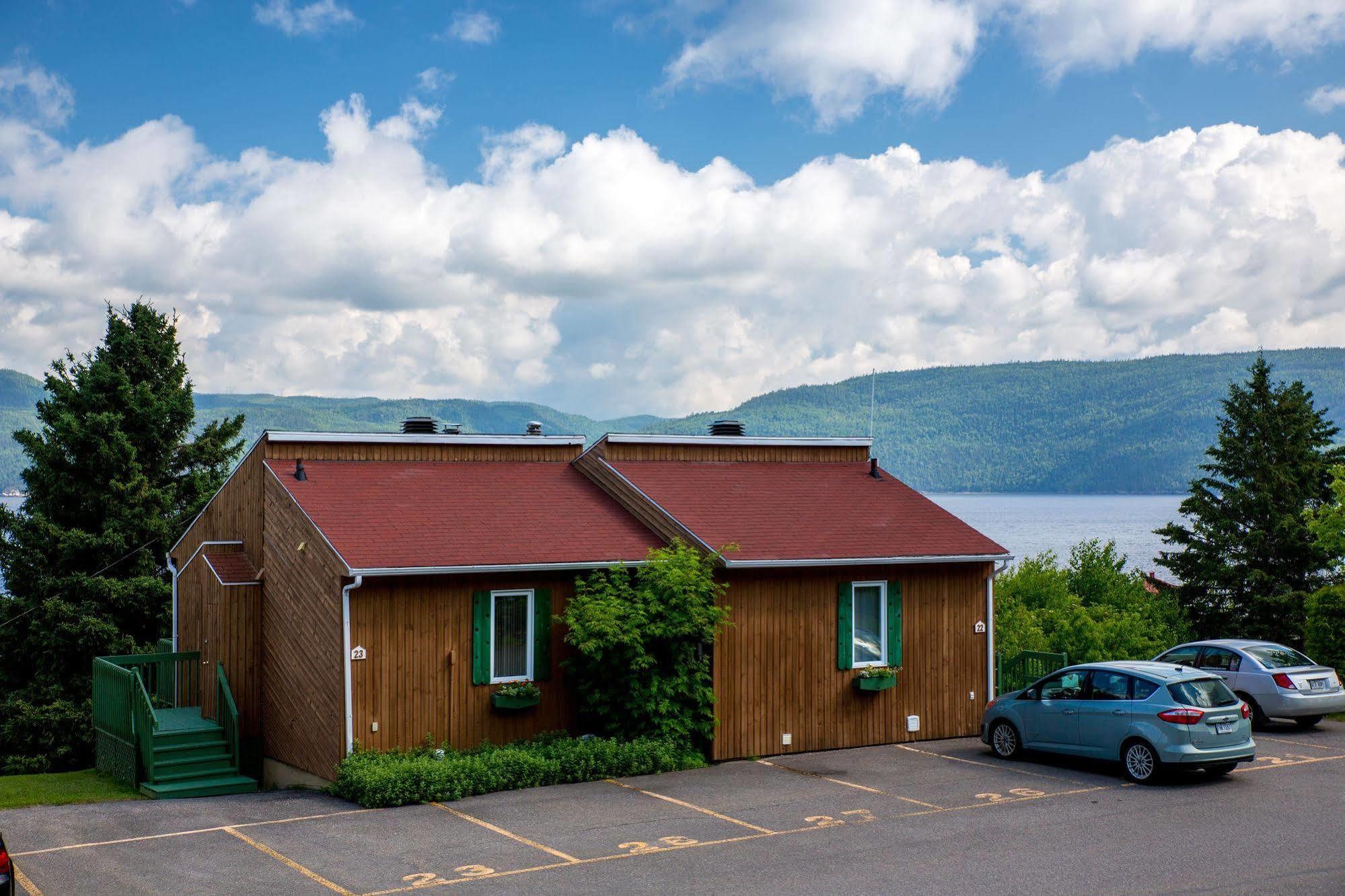 Chalets Condos Sur Le Fjord LʼAnse-Saint-Jean Esterno foto