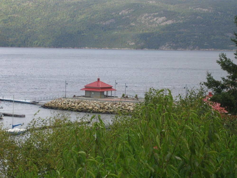 Chalets Condos Sur Le Fjord LʼAnse-Saint-Jean Esterno foto